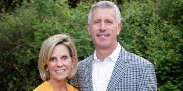 Elon Trustee Burney Jennings '87 P'18 and his  wife Dina Blake Jennings '87     P'18
